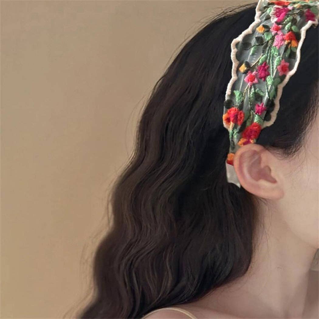 Haila - Classic Vintage Floral Headband – Black & Beige: Black