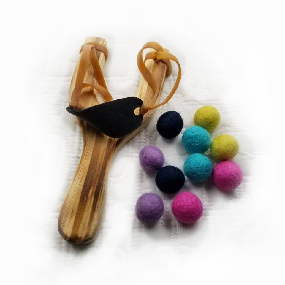 Wooden Slingshot With 10 Felt Balls