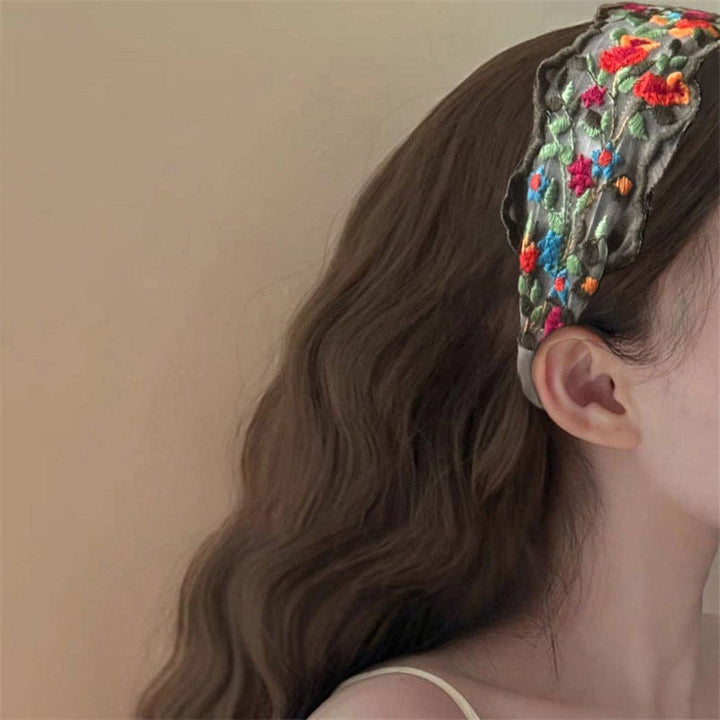Haila - Classic Vintage Floral Headband – Black & Beige: Black